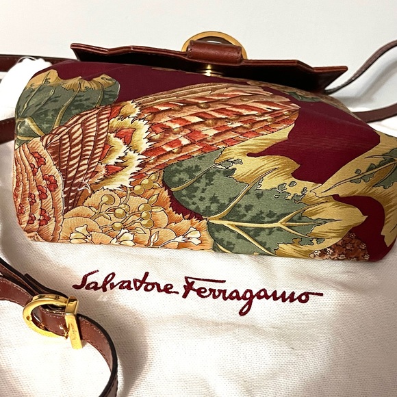 Vintage Salvatore Ferragamo Botanical prints Nano Crossbody bag- 💯% Authentic - Picture 3 of 13